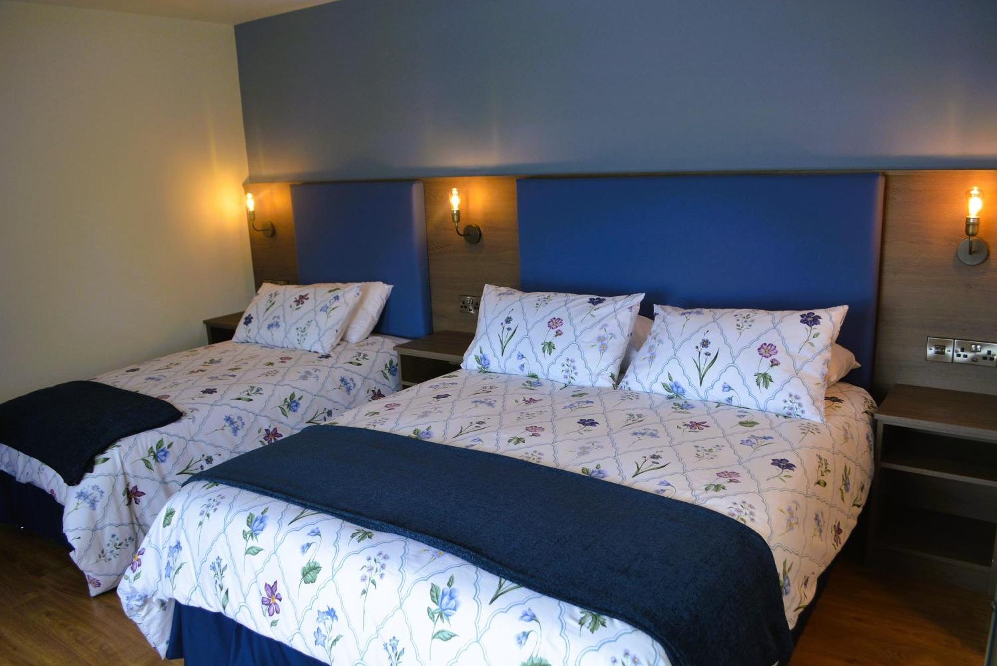 No 3 The Arch Hotel Carndonagh Eksteriør billede